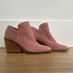 Lucky Brand Yimme Boots Pink Suede heel, size 7 1/2 pink